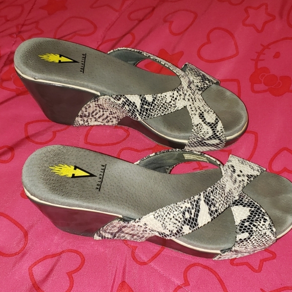 Volatile Wedges Super Cute 😍 - Picture 4 of 7